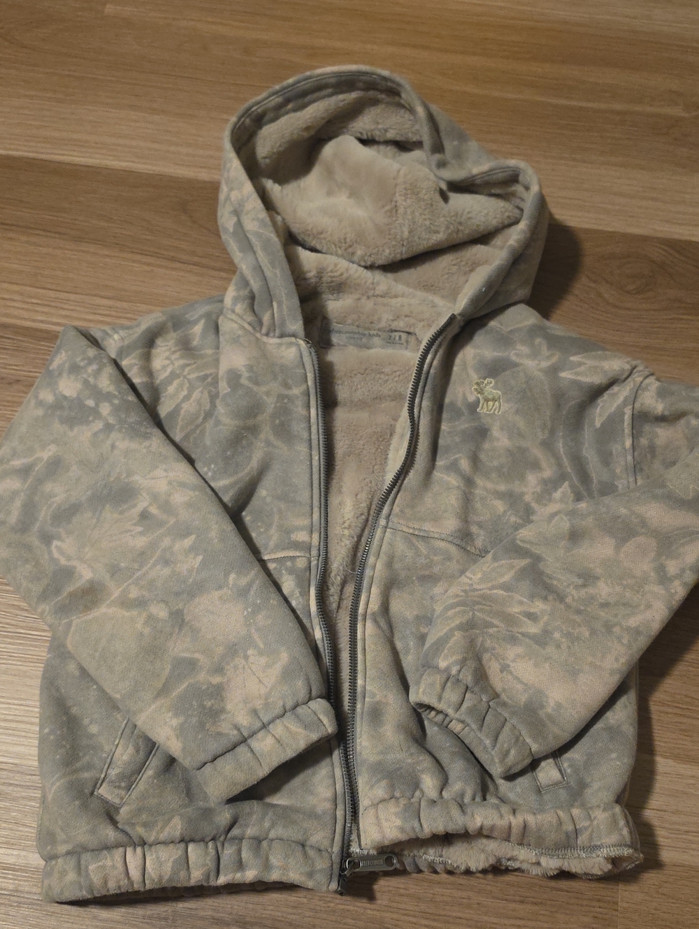 abercrombie kids taupe & cream camo sherpa-lined hoodie Nwot Size 7/8